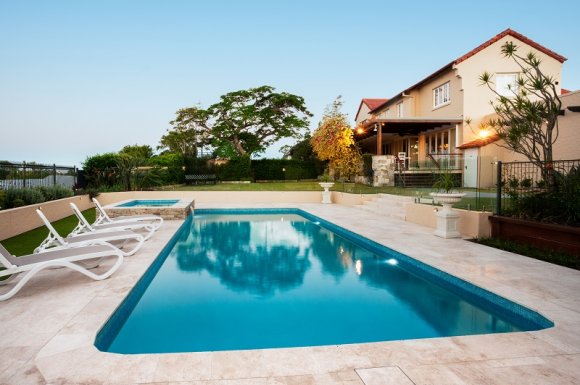 Entreprise pour la pose de terrasse sur mesure autour d’une piscine Troyes